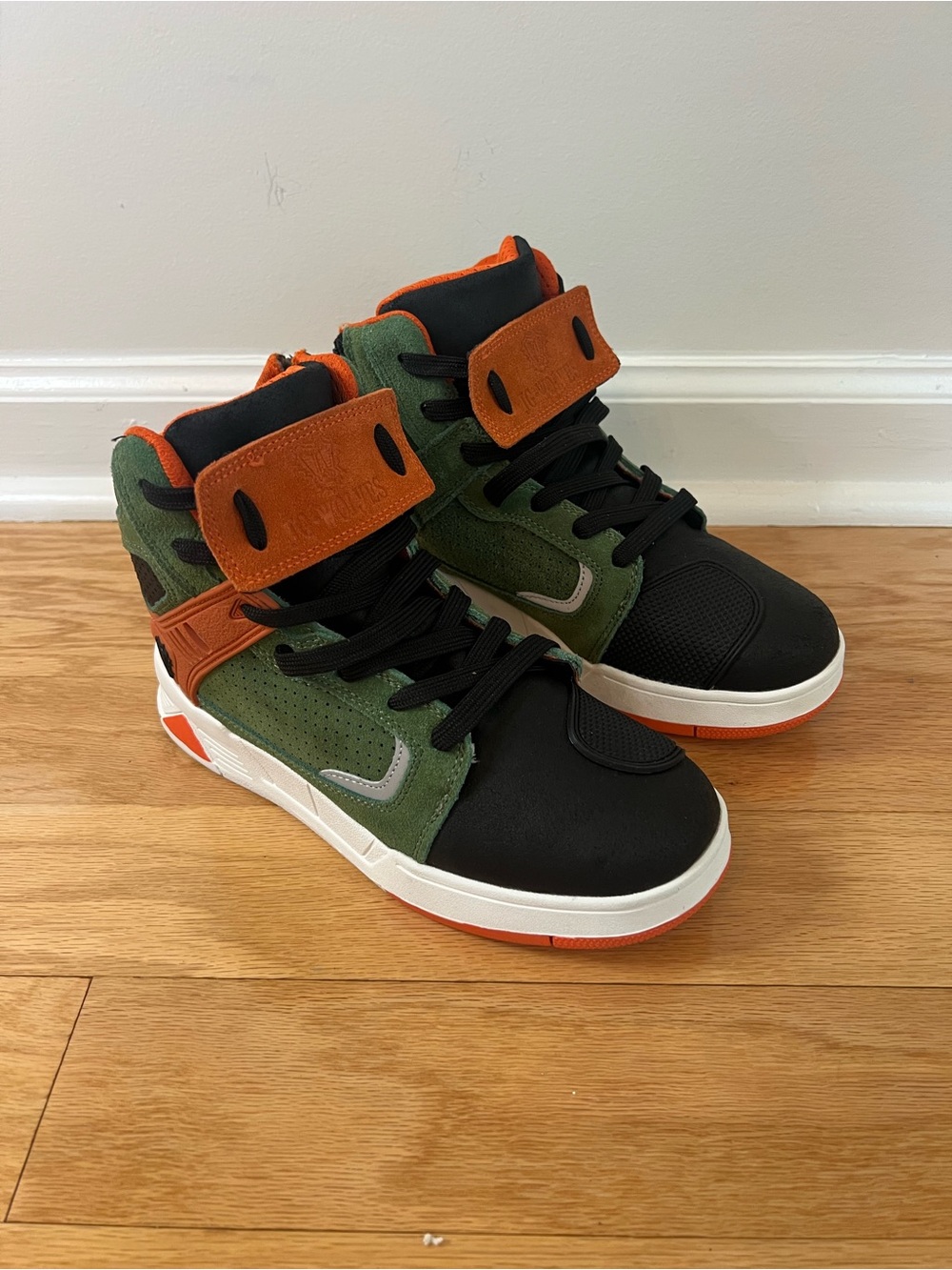 NWOT JG Wolves High-Top Motorcycle Riding Shoes in Size 37